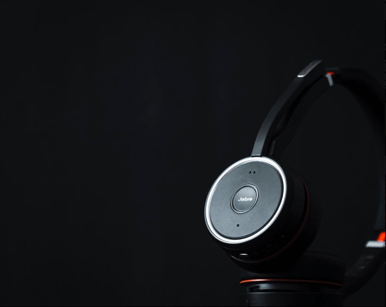 Tag den gode lyd med på arbejde – Prøv et Jabra headset