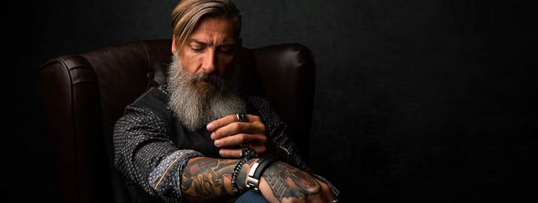 Skull i smykker til mænd