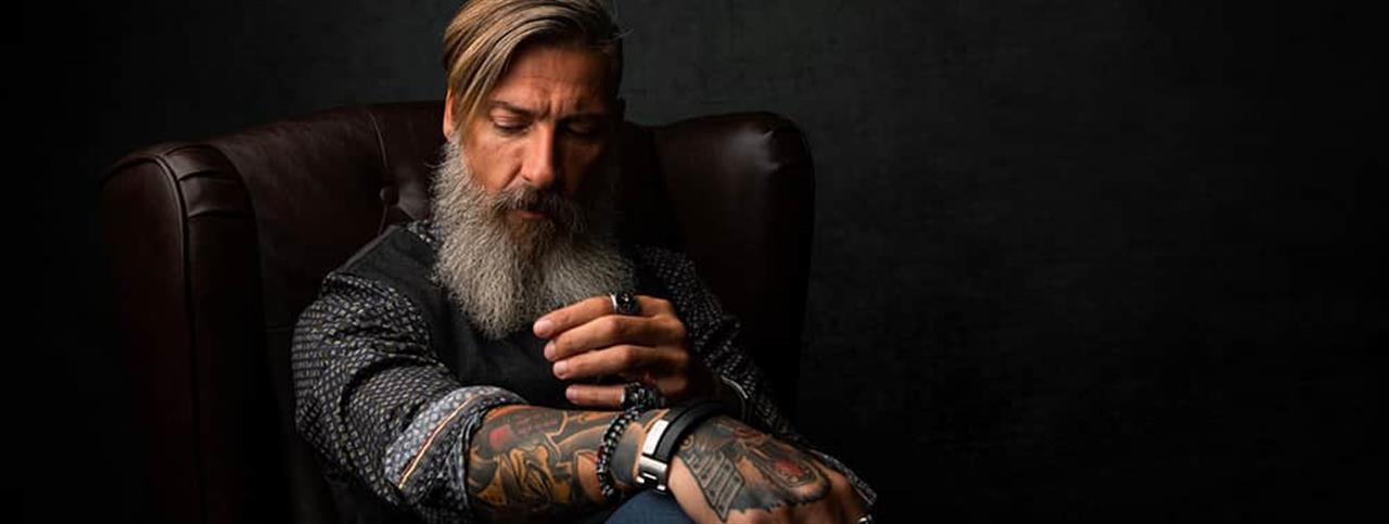 Skull i smykker til mænd